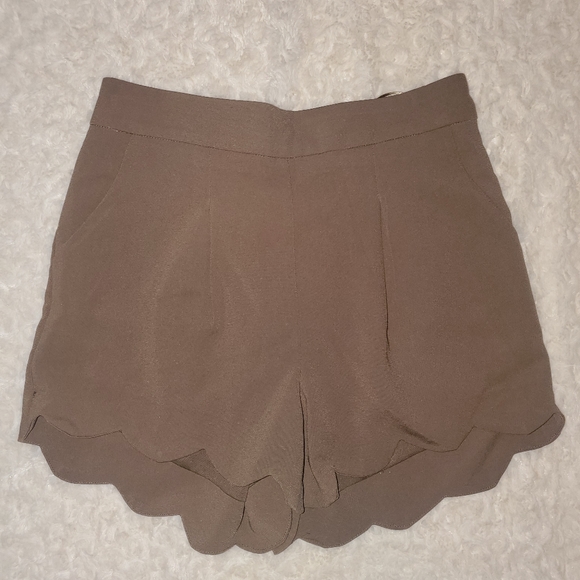 Small stylish shorts - Picture 2 of 4